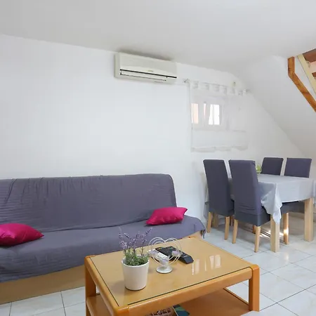 Apartment By The Sea Kastel Stafilic, - 15110